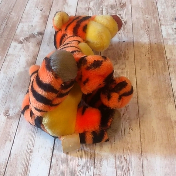 Vintage Tigger plush doll (j7) - Picture 5 of 6